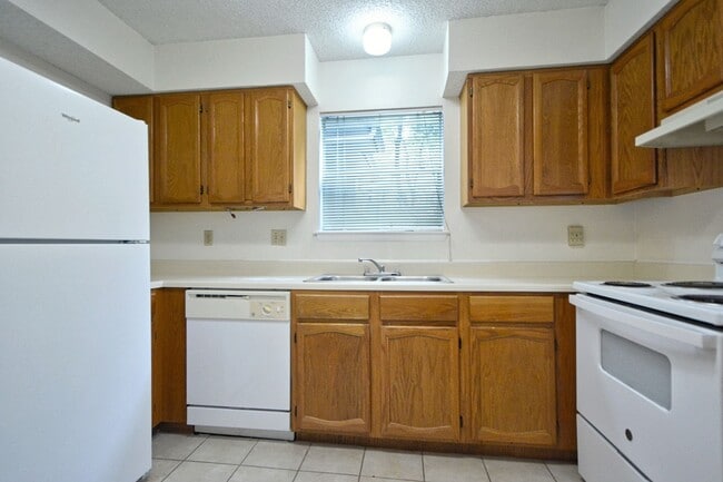 Building Photo - 663 Floral Ave