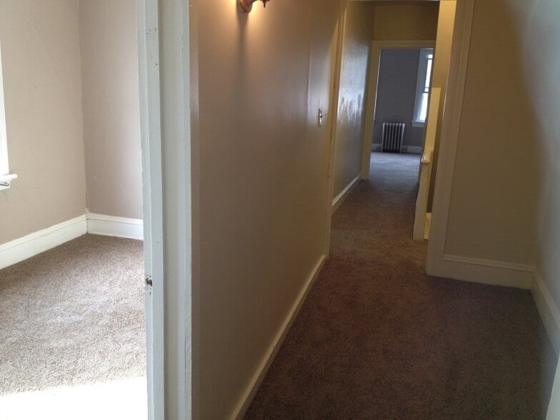 Building Photo - 28 Brainard St