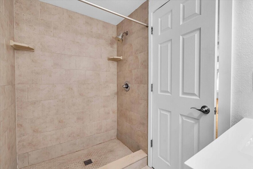 Bathroom - 539 6th St N