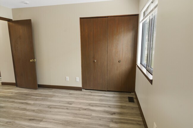Building Photo - 2409 Heritage Dr