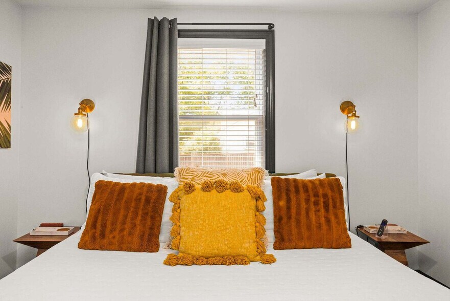 Building Photo - 1302 Ardee Ave