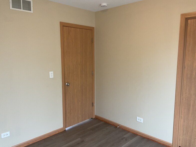 Building Photo - 2771 Cranston Cir