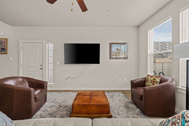 Building Photo - 7485 N Lucy Rose Ln