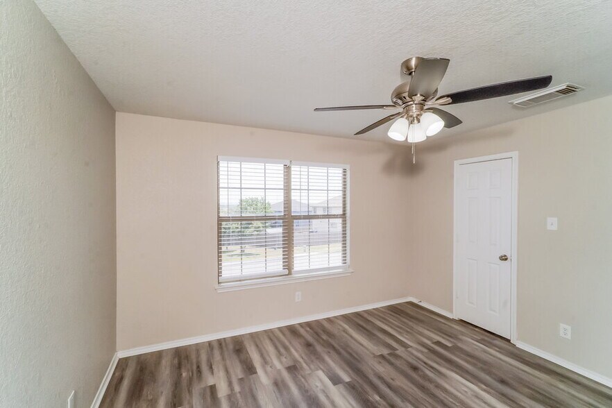 Building Photo - 14430 Bowhill Glen