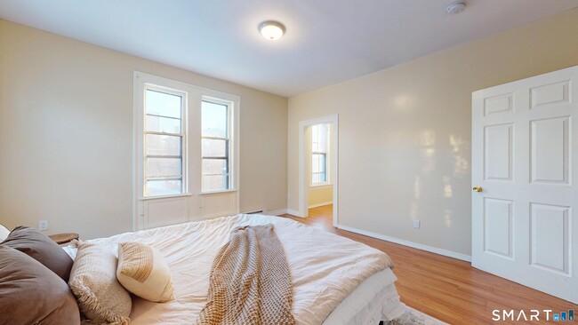 Building Photo - 24 Madison St