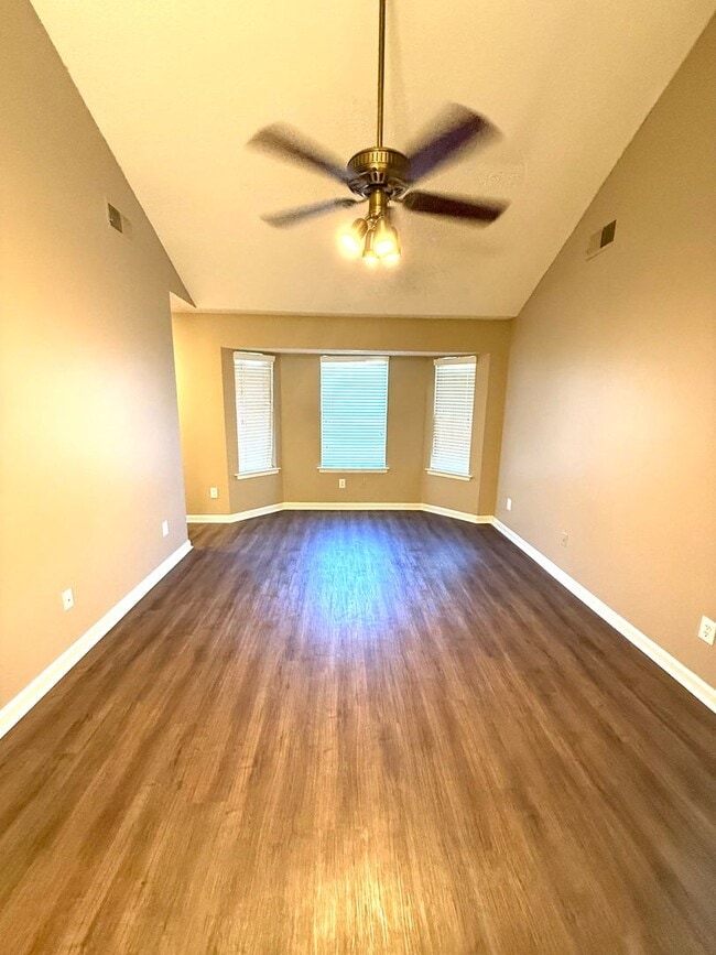 Building Photo - ** 3 bed 2 bath located in Millbrook ** Call the self-showing number to schedule a tour 334-366-9198