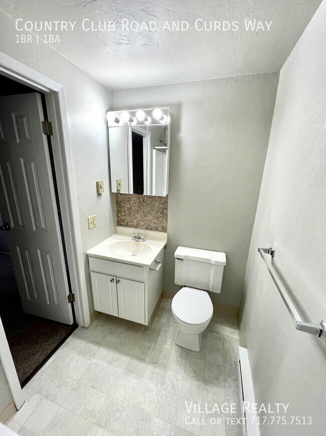 Building Photo - 681 Country Club Rd