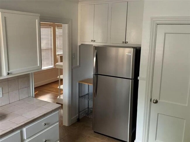Building Photo - 4823 Rusk St #2
