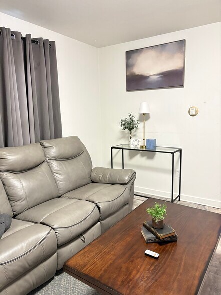 Building Photo - 313 Hixson Ave