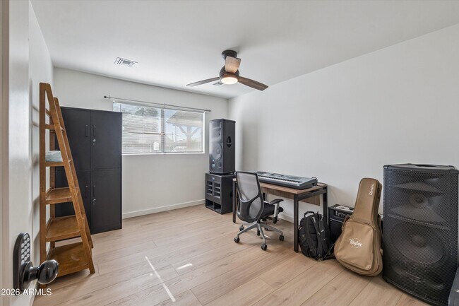 Building Photo - 1726 N 74th Pl