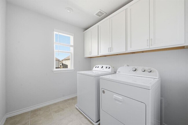 Building Photo - 4806 Plum Peach Bend