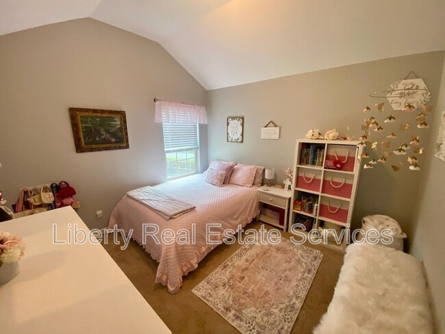 Building Photo - 162 Carriage Way