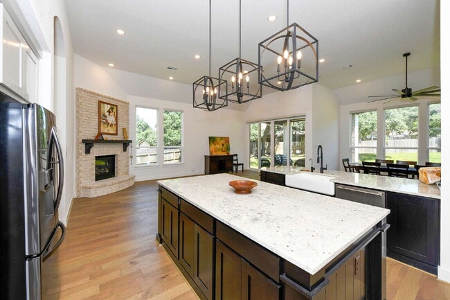 Building Photo - 26643 White Eagle Dr