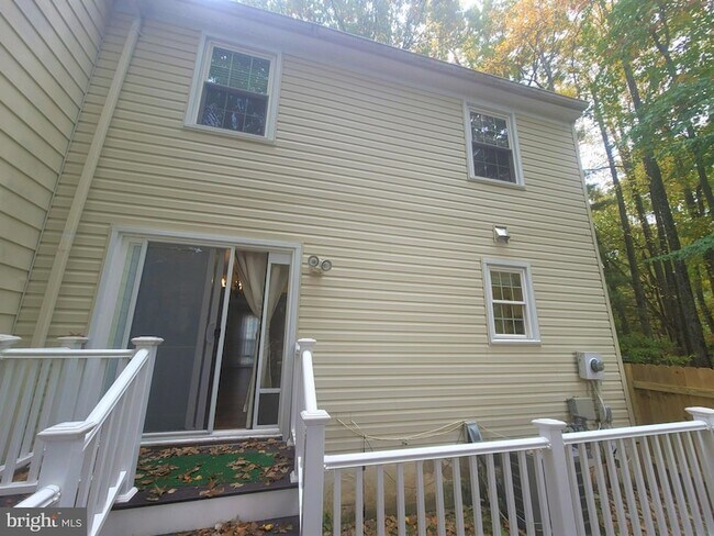 Building Photo - 9446 Cloverdale Ct