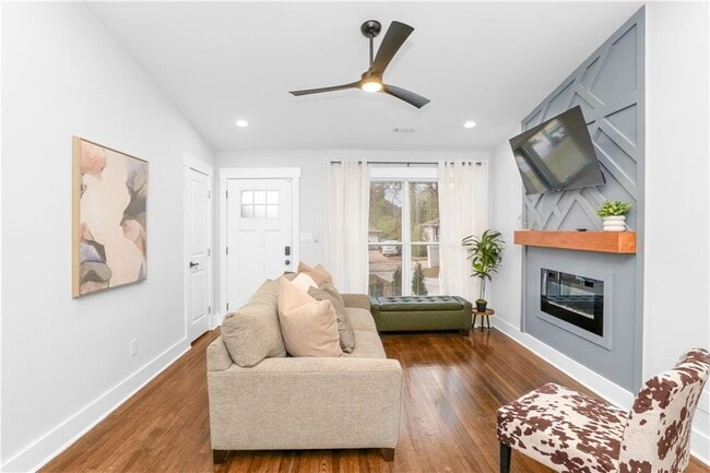 Building Photo - 1934 Pinedale Pl