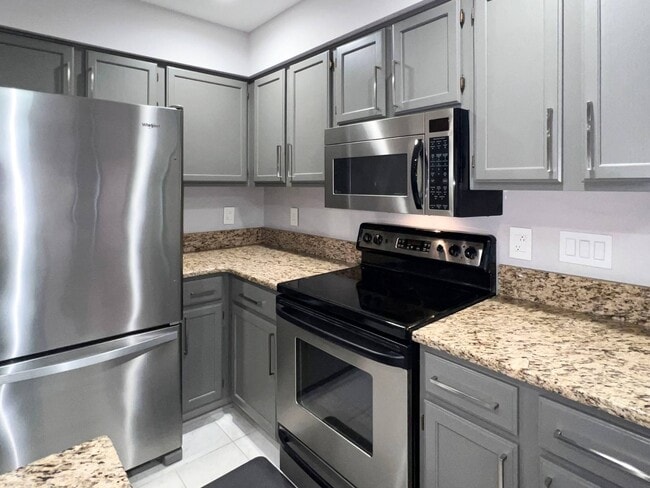 Building Photo - 221 New Kent Pl