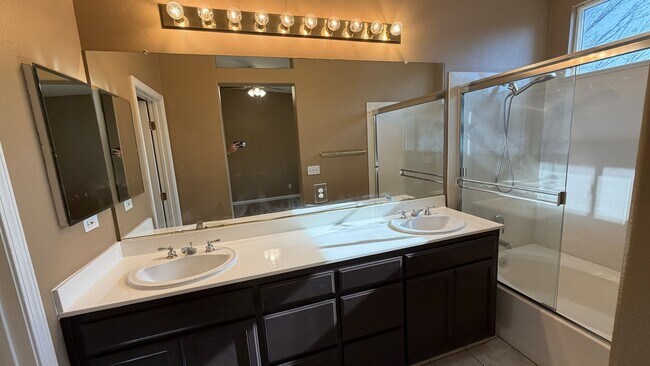 Building Photo - Single-Story Home for Lease – Manteca