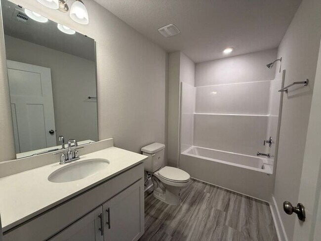 Building Photo - Gulf Breeze - Deer Ridge Crossing - 4 bedroom, 2.5 bathroom - New Construction