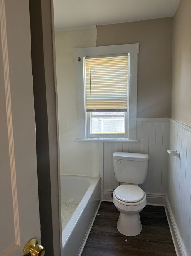 Building Photo - 823 Pine St