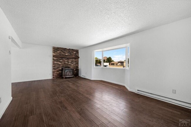 Building Photo - 981 Tamarack Cir