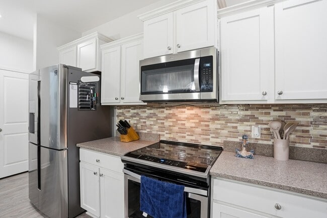 Building Photo - 17 Crown Ct