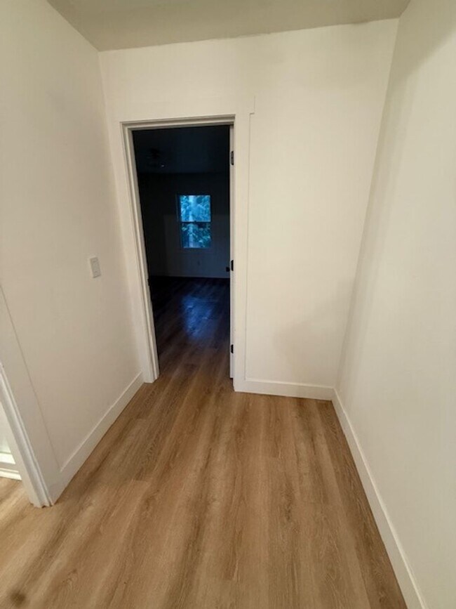 Building Photo - 0107-01