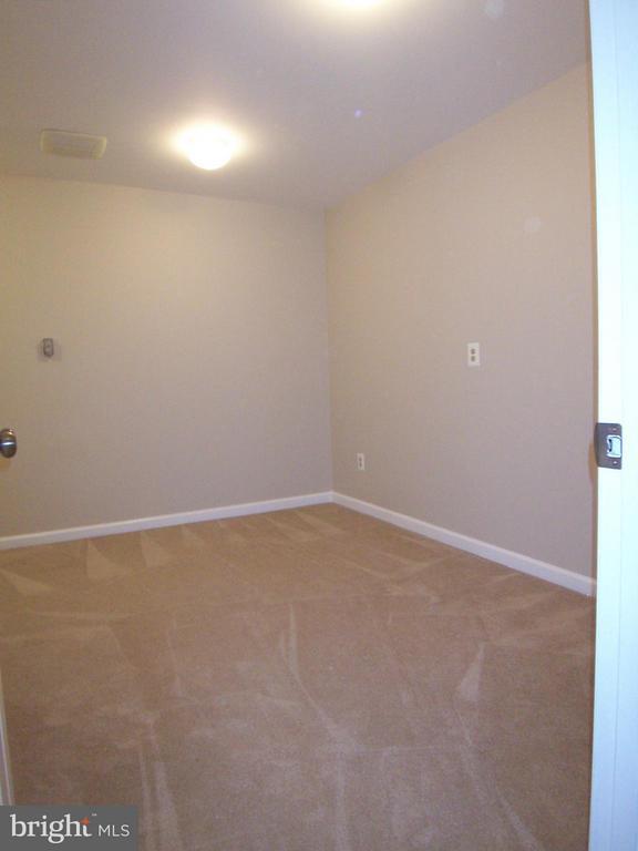 Building Photo - 8502 Lakinhurst Ln