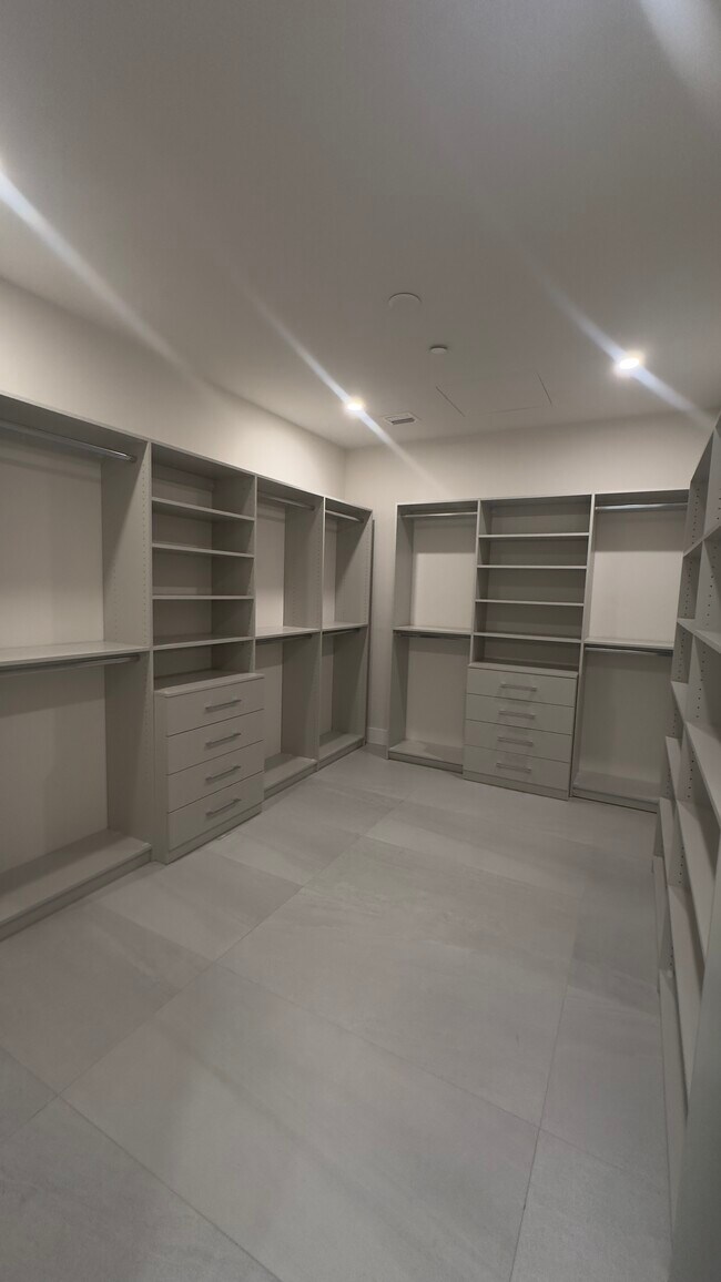 Building Photo - 680 NE 64th St