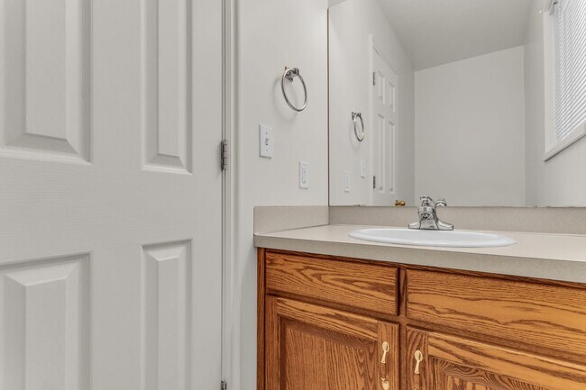 Building Photo - Spacious 5 Bed Kaysville Home with 3-Car Garage