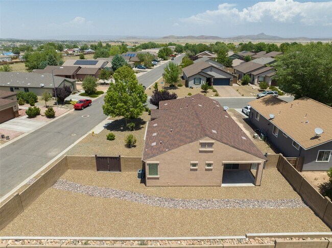 Building Photo - 3 bedrooms plus a den, 2 bath home in Brig...