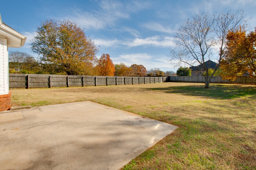 Building Photo - 104 Willow Green Dr