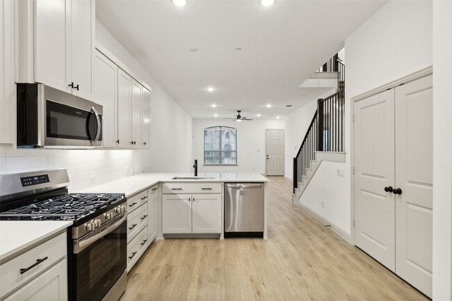 Building Photo - 7135 Buchanan Dr