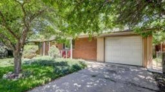 Building Photo - PRE-LEASE 4 BED 2 BATH – Updated Brick Hom...