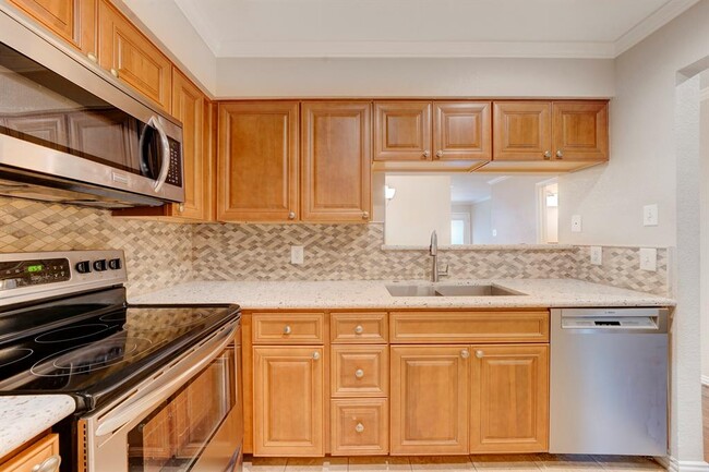 Building Photo - 2277 S Kirkwood Rd