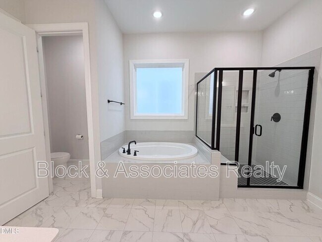 Building Photo - 1028 Bravura Dr