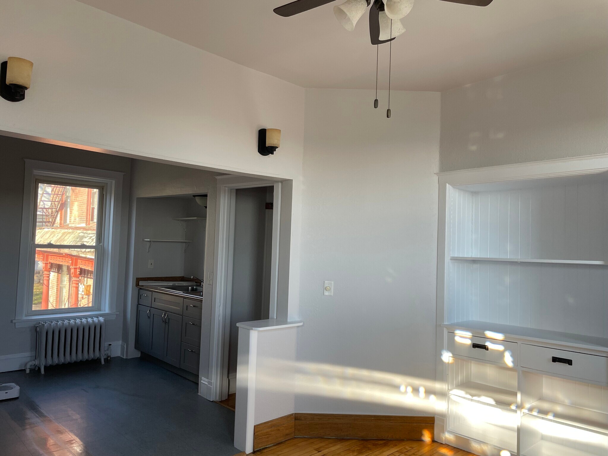 Building Photo - 317 N 4th Ave W