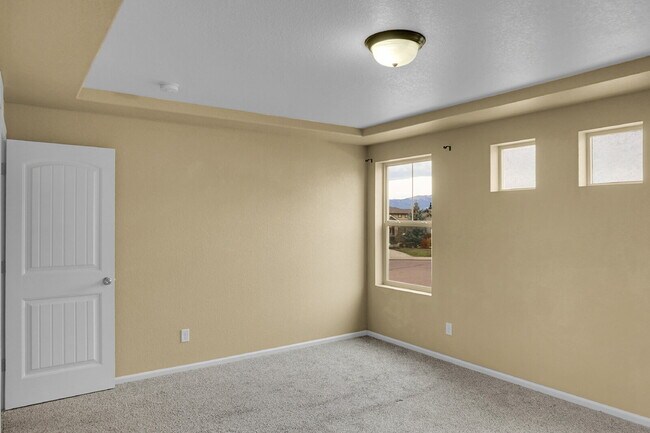 Building Photo - $2,500 - 4 Bed, 3.5 Bath Home in CO Springs with Great Community Amenities!