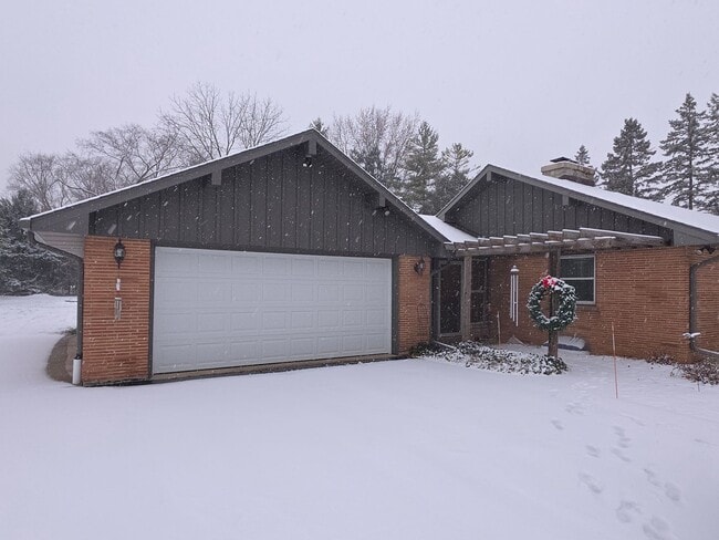 Building Photo - Furnished Mid-term Rental