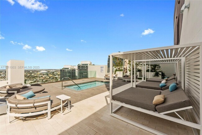 Building Photo - 1010 Brickell Ave