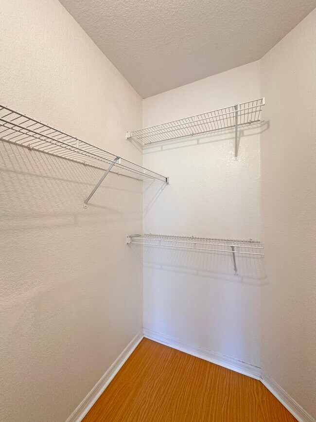 Building Photo - 166 SW Peacock Blvd