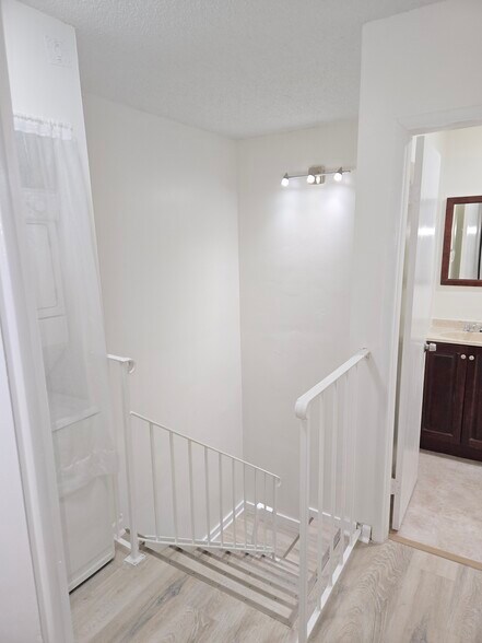 Building Photo - 8917 NW 28th Dr