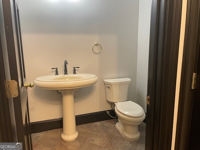 Building Photo - 612 Graystone Ct