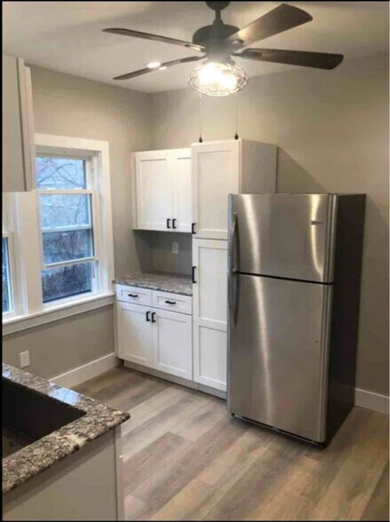 Building Photo - 171 Blaine Ave