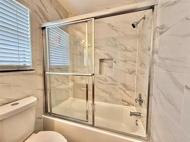 Building Photo - 7111 El Sereno Dr