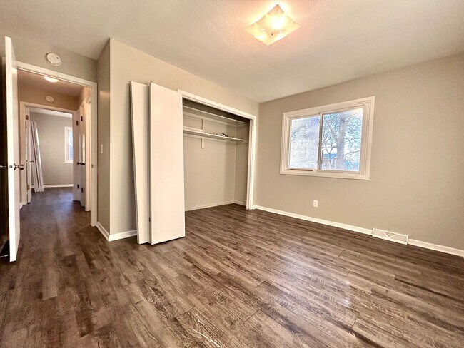 Building Photo - Ivanrest 3689-3695