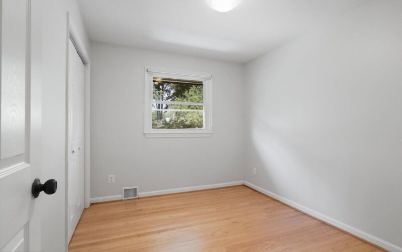 Building Photo - 5954 Kedron St