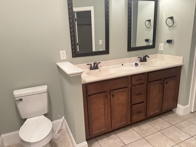 Building Photo - 3909A Nantucket Rd