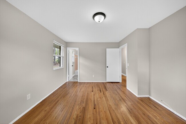 Building Photo - 2327 Mura Dr