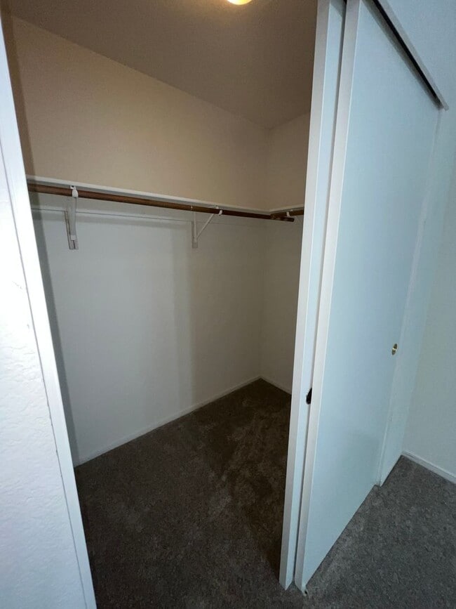 Building Photo - 3 Bed| 2 Bath | 1215 SF | Private Driveway + Garage | Single Story| Tenant pays $175 monthly for ...