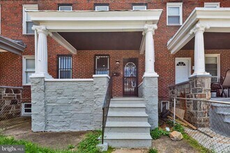 Building Photo - 3015 Spaulding Ave